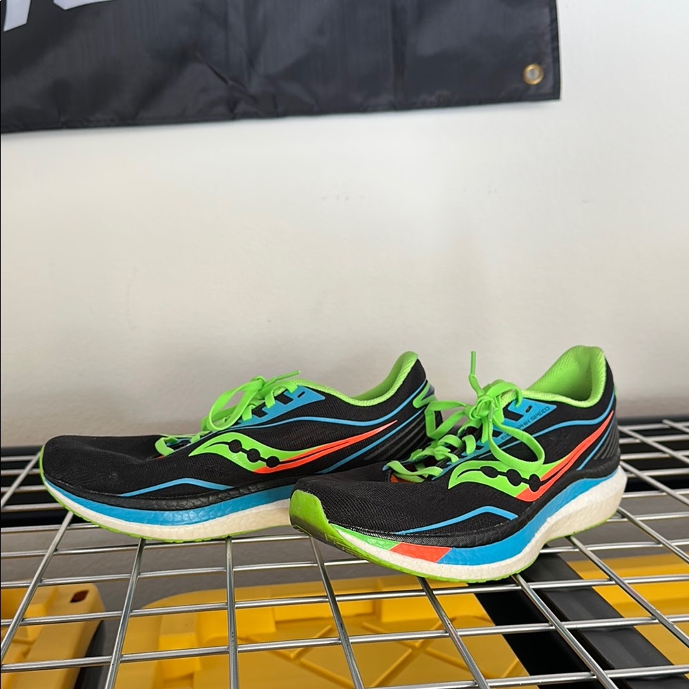 Saucony endorphin speed, men’s 9.5 Black and Green Running Shoes